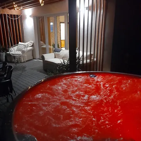 Dom wakacyjny ,,dom Na Skarpie Z Balią I Basenem Letnim Sulęczyno